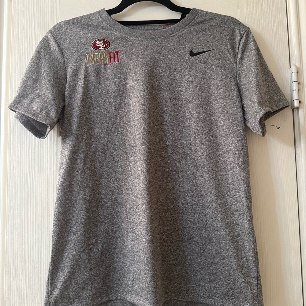 Nike Grey Women’s 49ersFit Short Sleeve Tee Size Small. NWOT